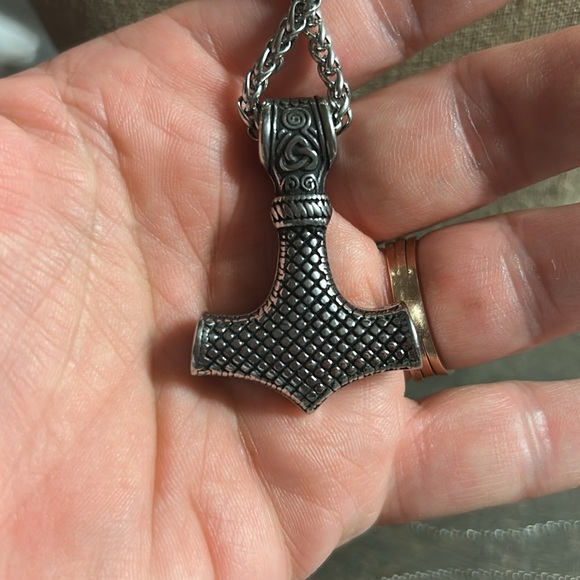 Stainless Thor’s Hammer Pendant Necklace 24 inch chain - Picture 3 of 4